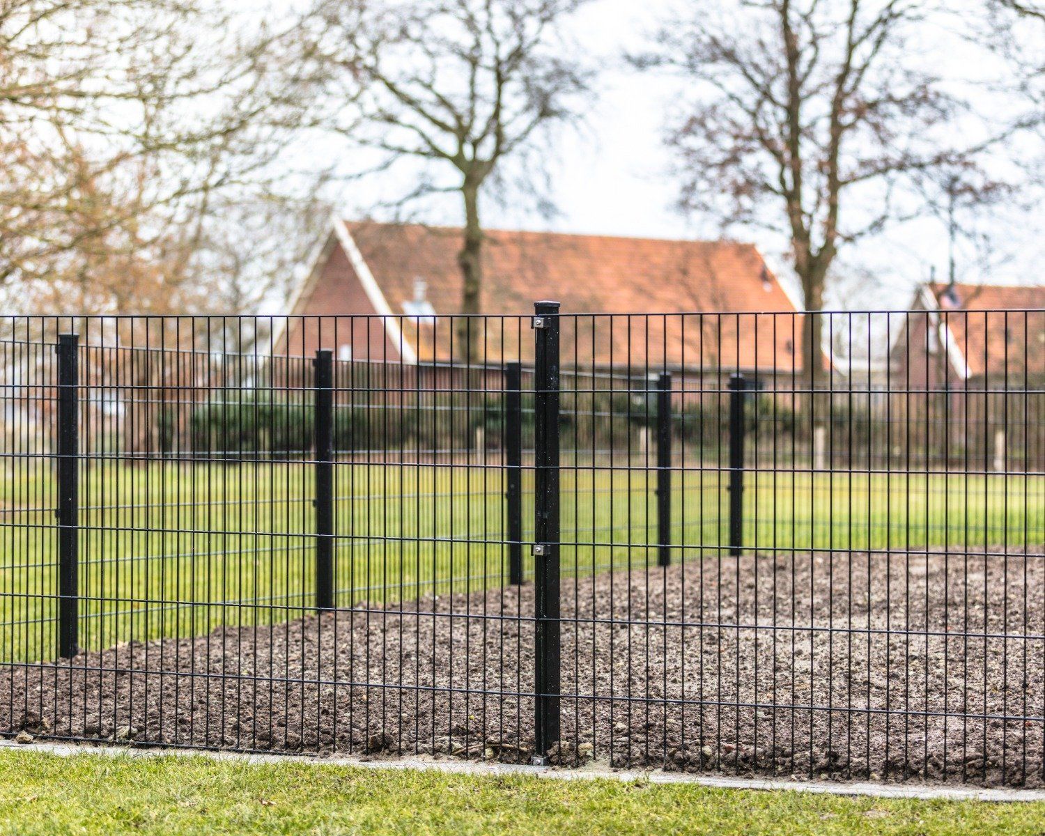 Double wire fence installed on Multi posts 60 x 40 mm