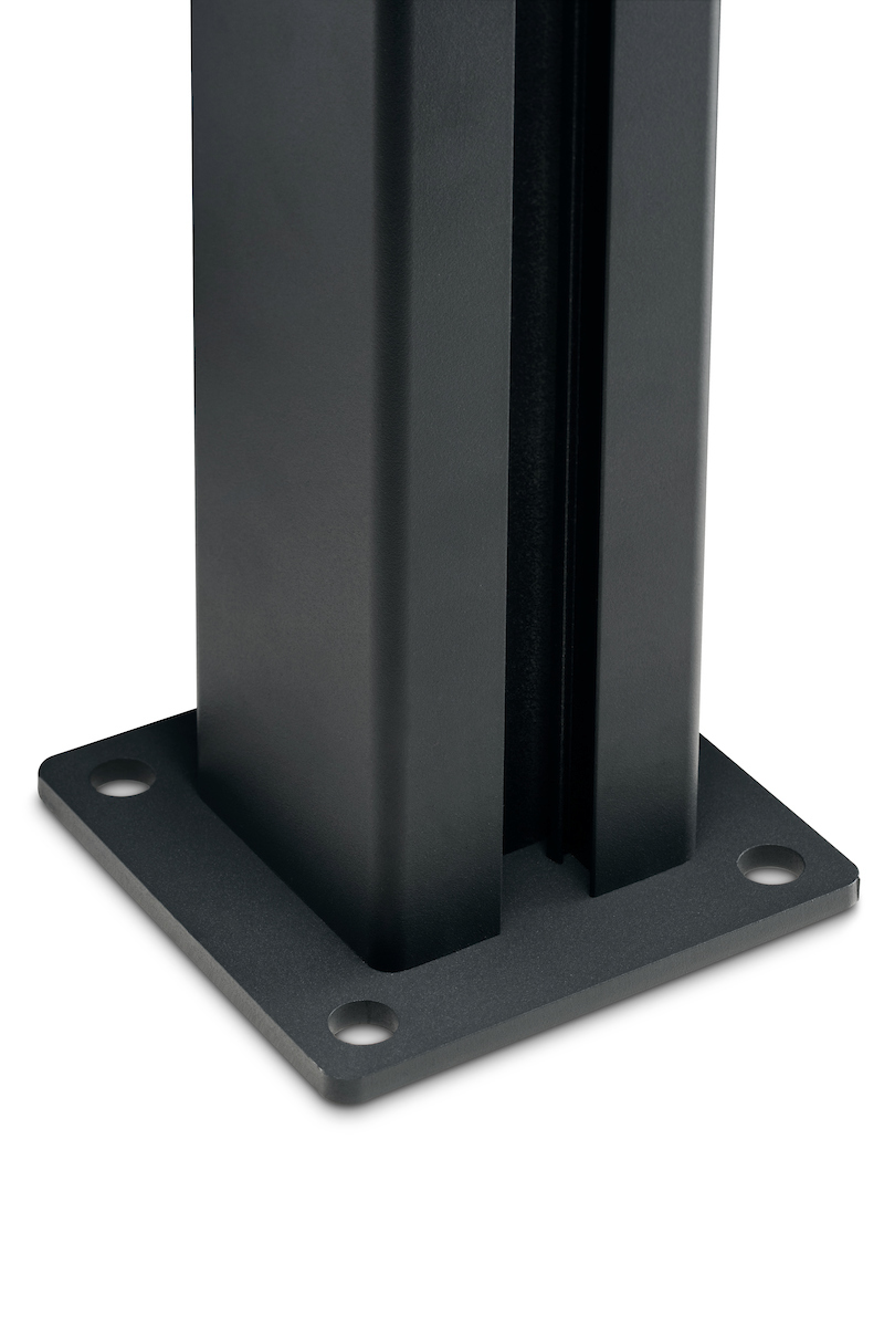Gardenode Equinox steel base plate 130 x 130 mm for the 80 x 80 mm post in black (RAL 9005), installed on a fence.