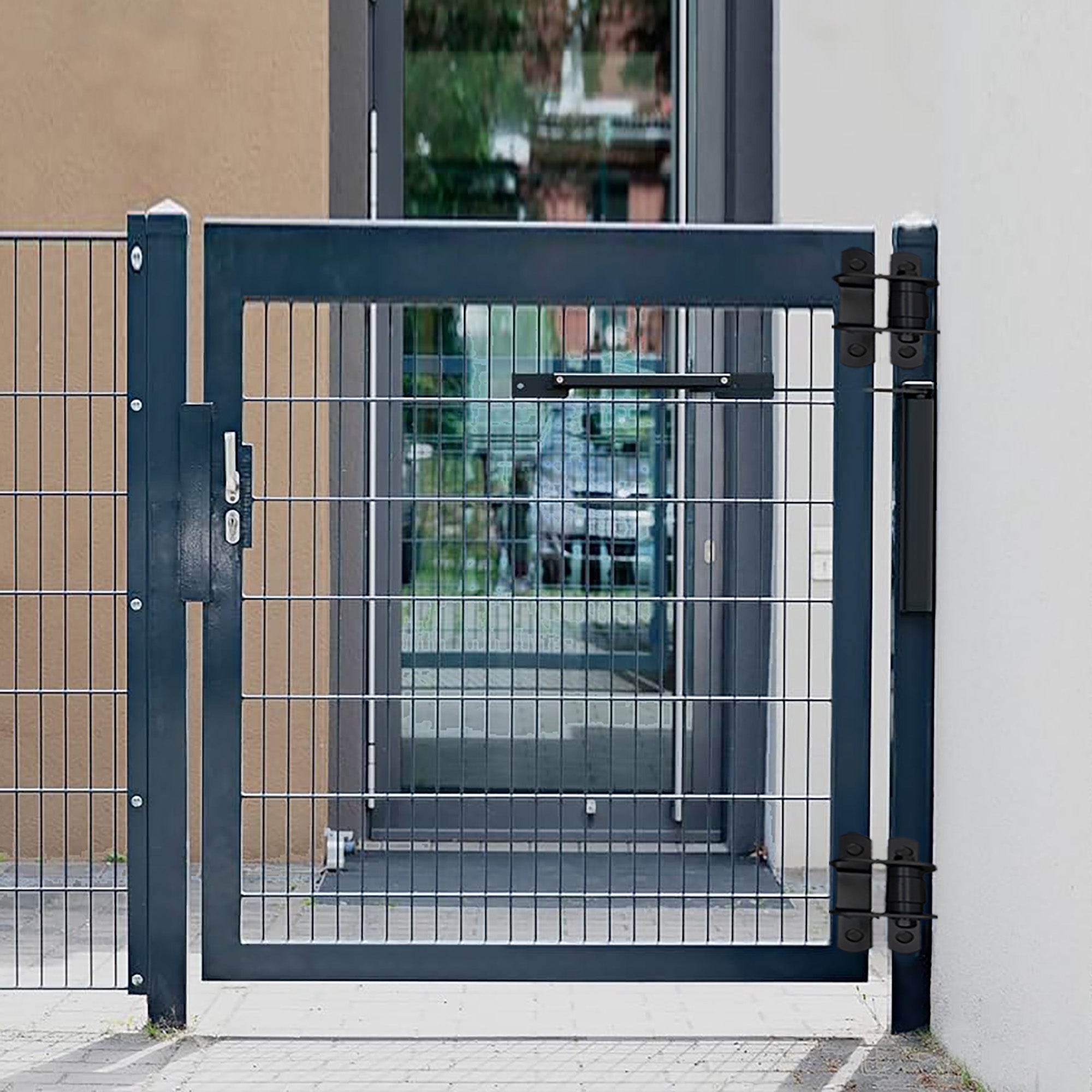 SlimLine vertical gate closer fitted to a gate