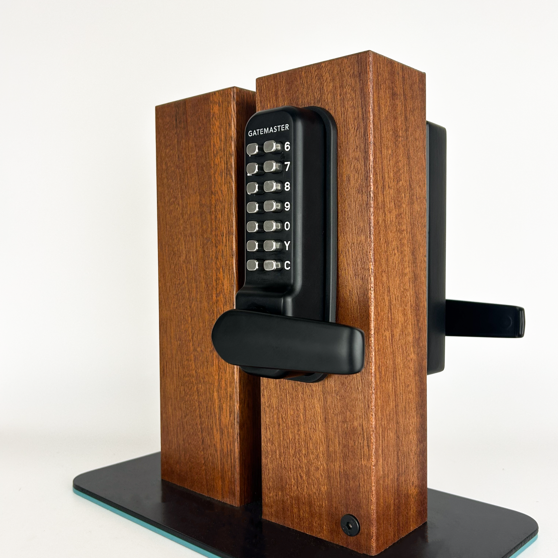 Gatemaster Superlock 2.0 RapidReset Gate Lock Surface Mounted Double-Sided, mounted on a wooden gate, seen from the front