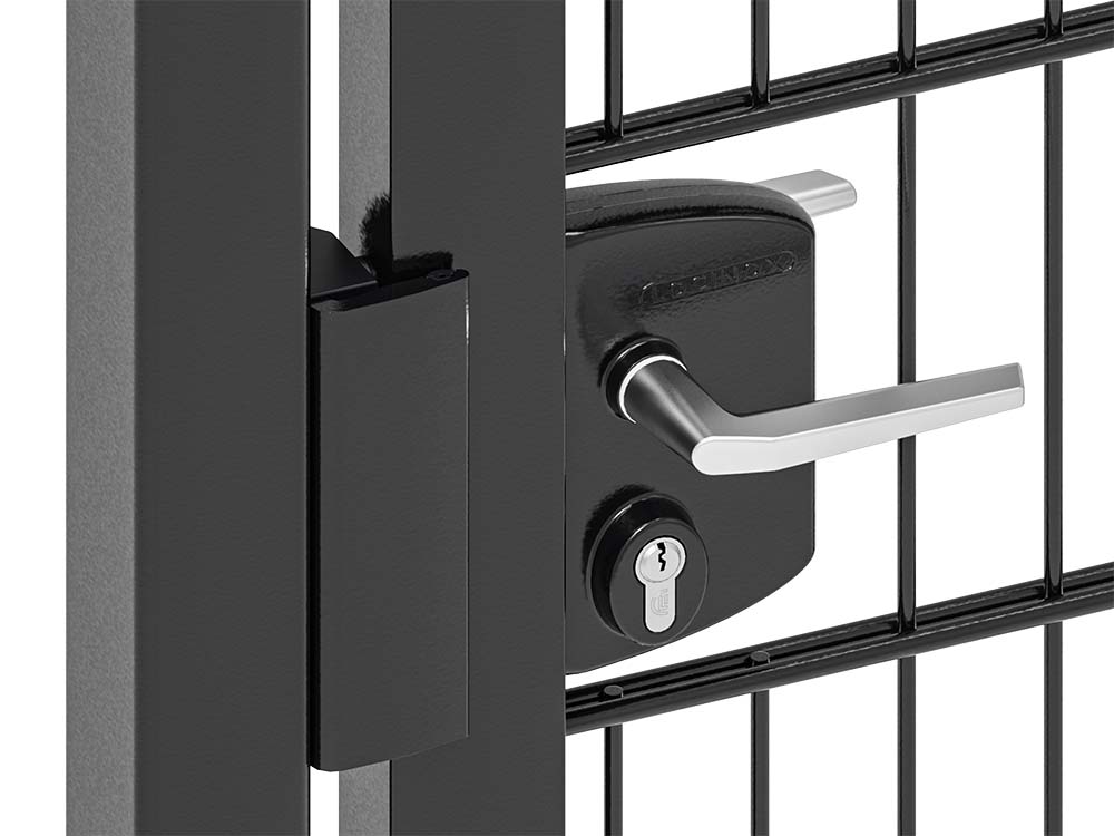 Detail of the single gate Professional in black