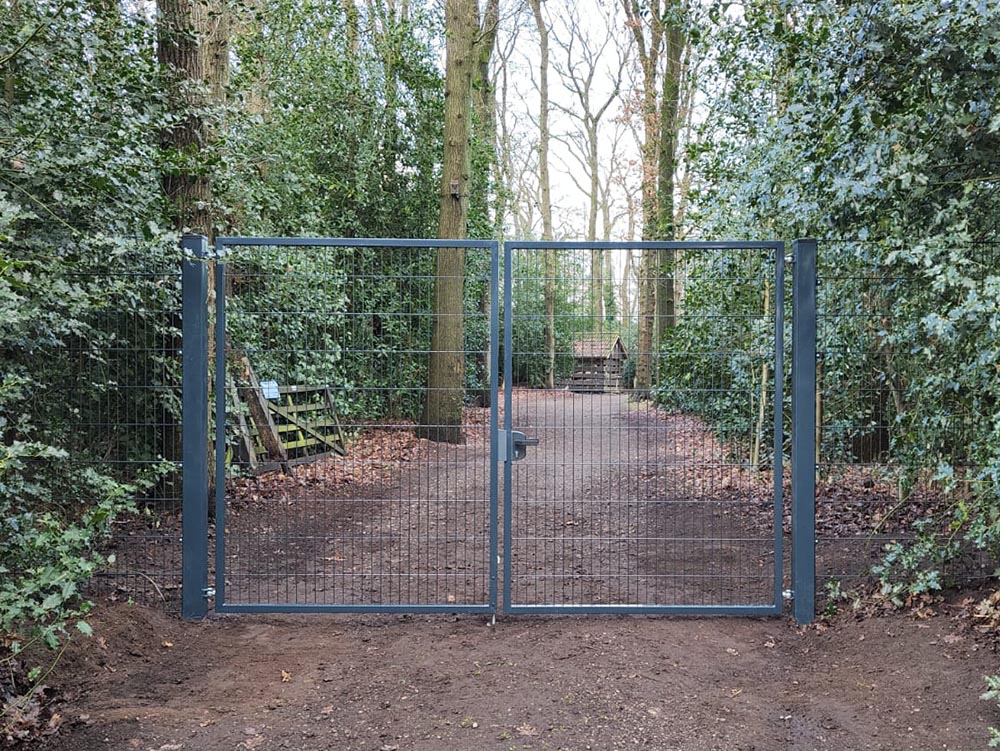 Professional double leaf gate, both leaves closed