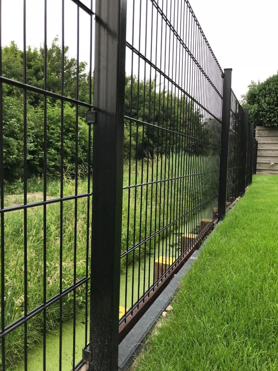 Double wire fence installed on Multi posts 60 x 40 mm