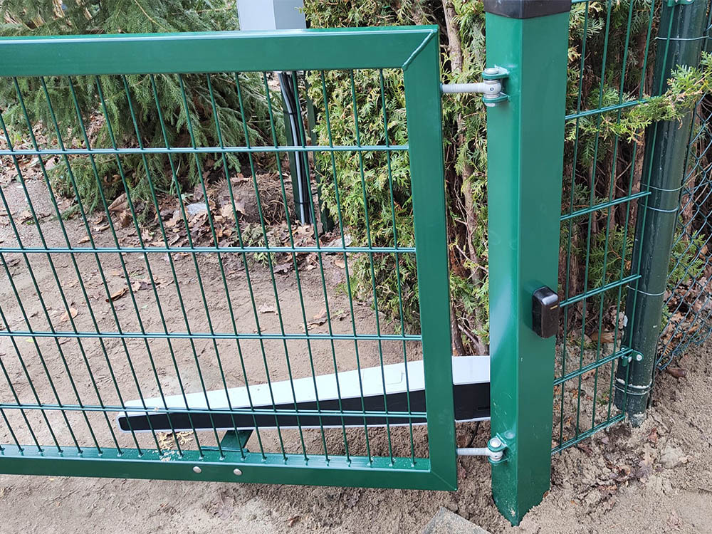 Gate opener set for a double-leaf gate, view 6
