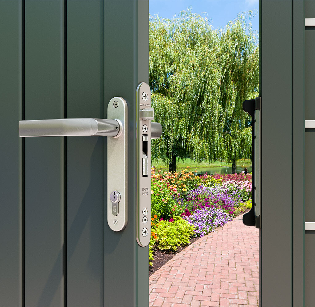 Locinox FIFTYLOCK fitted in a gate profile