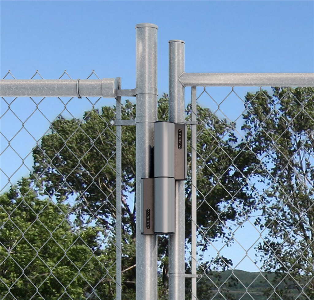 Tiger gate closer fitted on a chain link gate