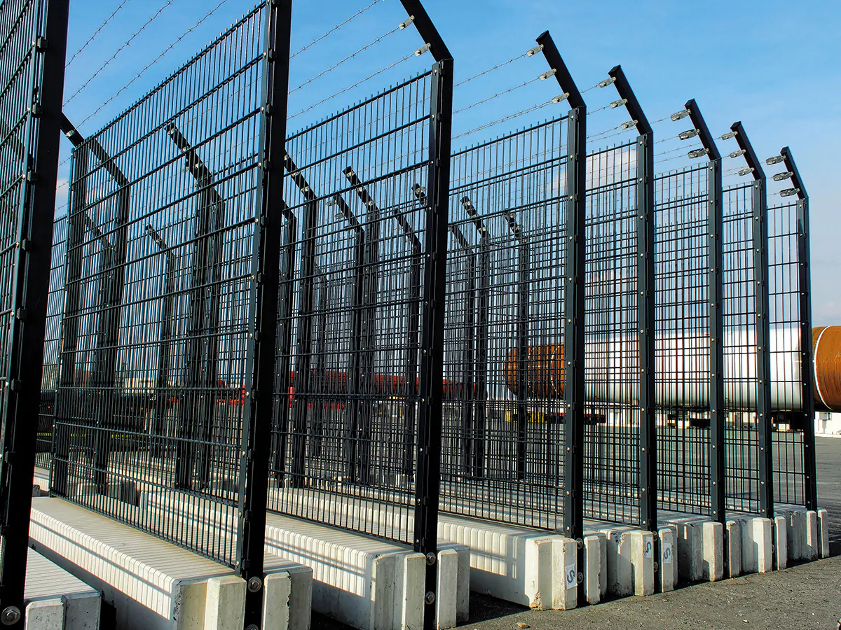 Capra high security temporary fence on concrete blocks